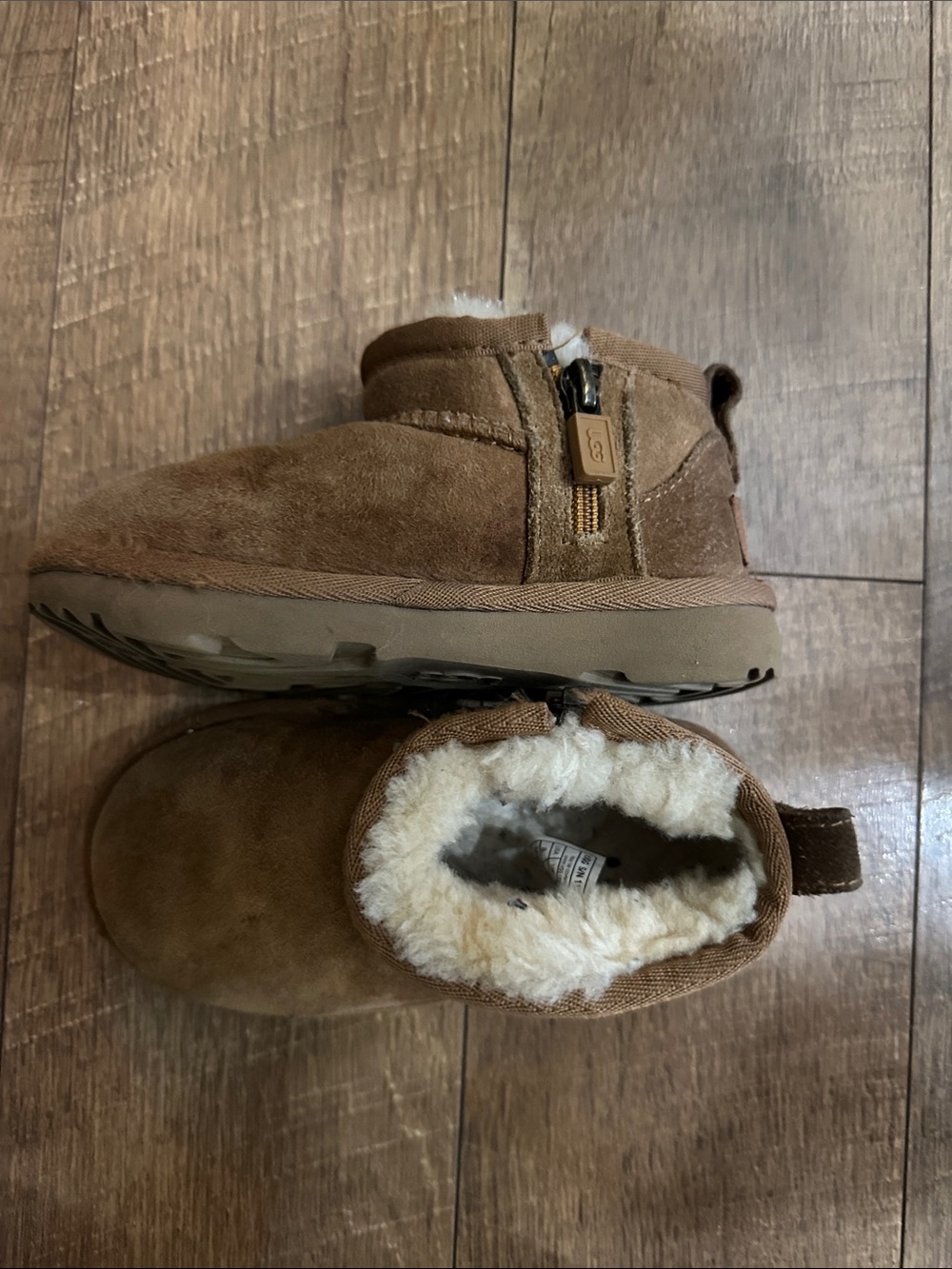UGG toddler Chestnut Shearling-Lined Zip Ankle Boots